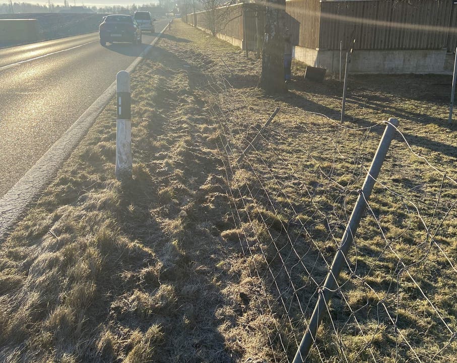 Waltenschwil, 8. Februar: Ein Lastwagen beschädigt einen Zaun. Der Lenker fährt weiter, ohne sich um den Schaden zu kümmern.