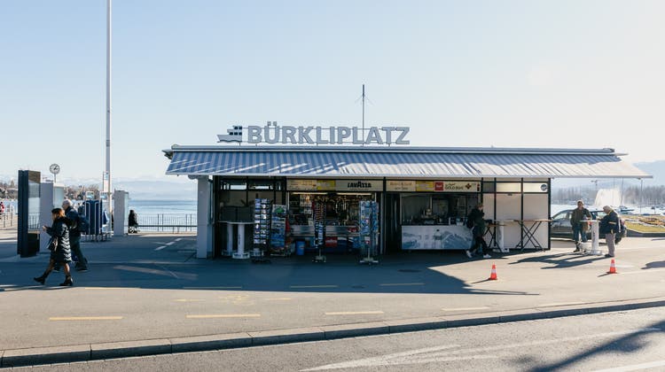 Der Kiosk am Bürkliplatz soll laut Stadtrat einem Seeuferrestaurant weichen. Die Standortwahl ist aber umstritten. (Valentin Hehli)