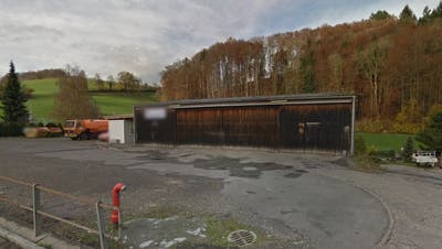 Auf dem Areal des alten Werkhofs in Uerkheim soll ein Biotop entstehen. Der Schopf ist mittlerweile bereits abgerissen. (Screenshot Google Street View)