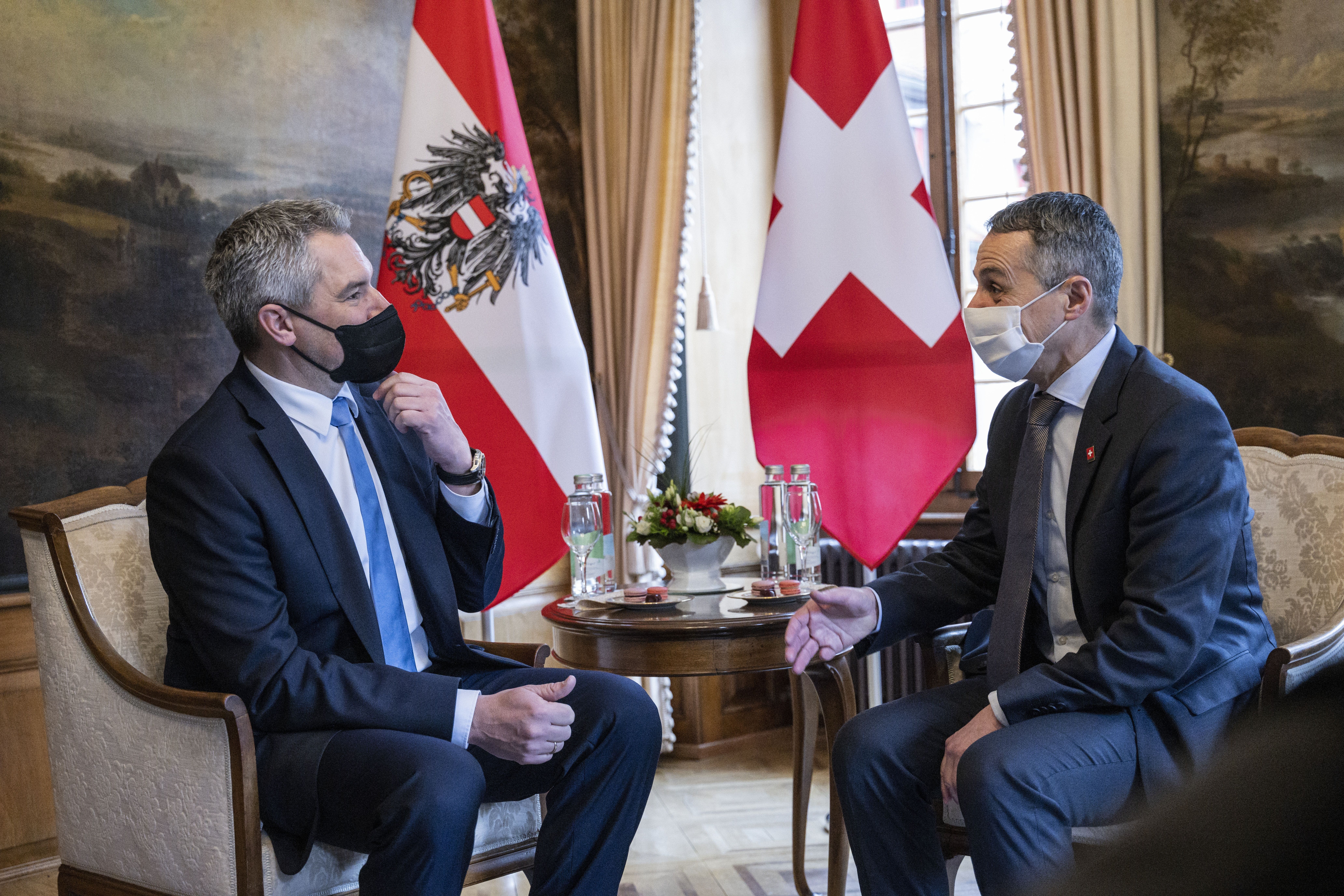 Ignazio Cassis und Karl Nehammer haben sich zu zweit über die strategische Partnerschaft zwischen der Schweiz und Österreich unterhalten.