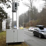 Eine semistationäre Messanlage stand im 2021 auch an der Mellingerstrasse in Baden-Dättwil, nahe der Busstation Langacker. (Alexander Wagner)