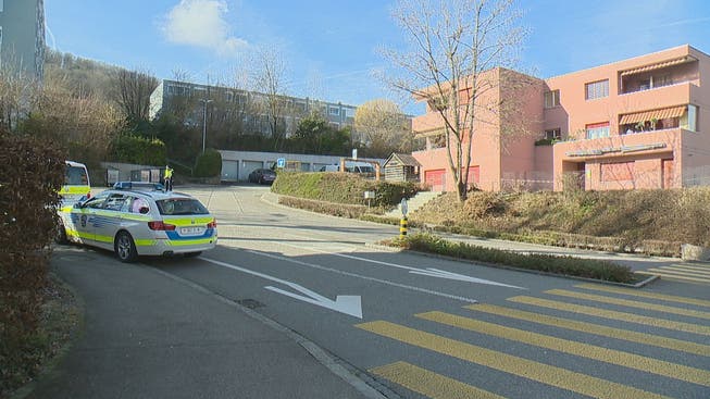 In Spreitenbach fand die Polizei am Samstag eine tote und eine schwer verletzte Person.