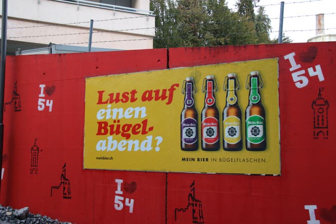 So wirbt Müller Bräu in Baden für seine Bügelbier-Retro-Kollektion, die Anfang Januar lanciert wurde. Folgt dem Tabakwerbeverbot in Zukunft auch ein Werbeverbot für Alkohol?