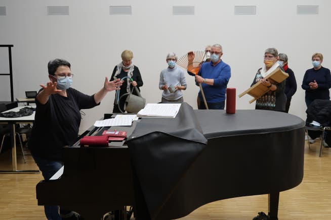 Die Mitglieder des Chor Wyfelde proben bisher mit Maske. Wenn es Lockerungen gibt, ist dies wohl nicht mehr nötig.
