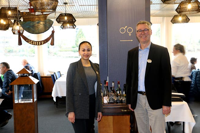 Im Rheinfelder «Schiff» sind die Gäste zurück. Das freut Nora Mugwika, Chef de Service, und Martin Sonderegger, Direktor Hotellerie der Schützen AG. 