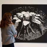 Annette Schröters eindrückliche Kunst des Papierschnittes steht in der Galerie Urs Reichlin aktuell im Fokus. (Bild: Mathias Blattmann (Zug, 18. Februar 2022))