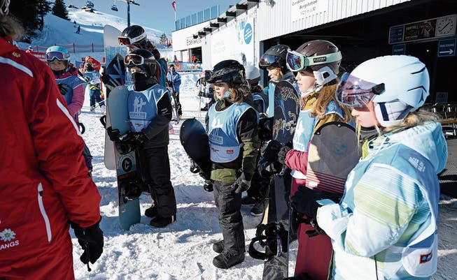 Einen Ski- und Snowboardtag kostenlos erleben: Das Projekt «Snow4free» macht es möglich.