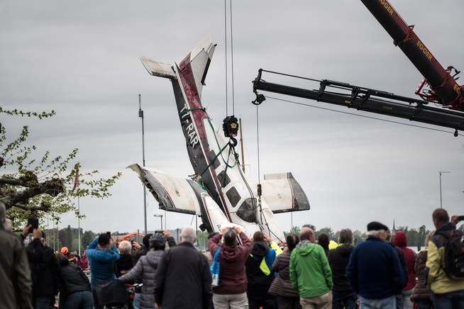 Die Bergung des abgestürzten Flugzeuges erfolgte am 12. Mai 2021.