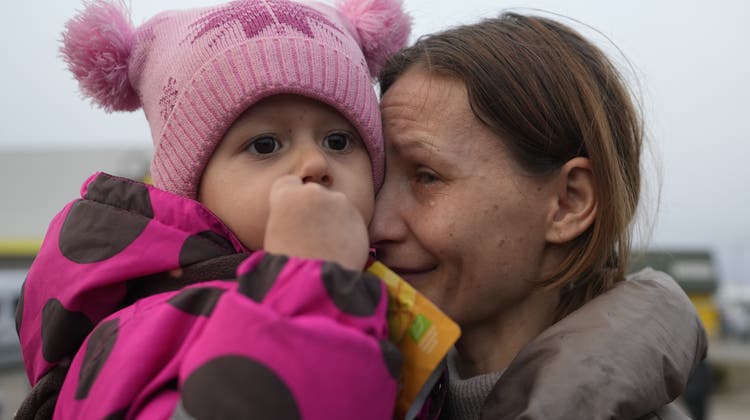 Wegen des Kriegs in der Ukraine sind viele auf der Flucht und auf Hilfe angewiesen. (Symbolbild) (Markus Schreiber / AP)