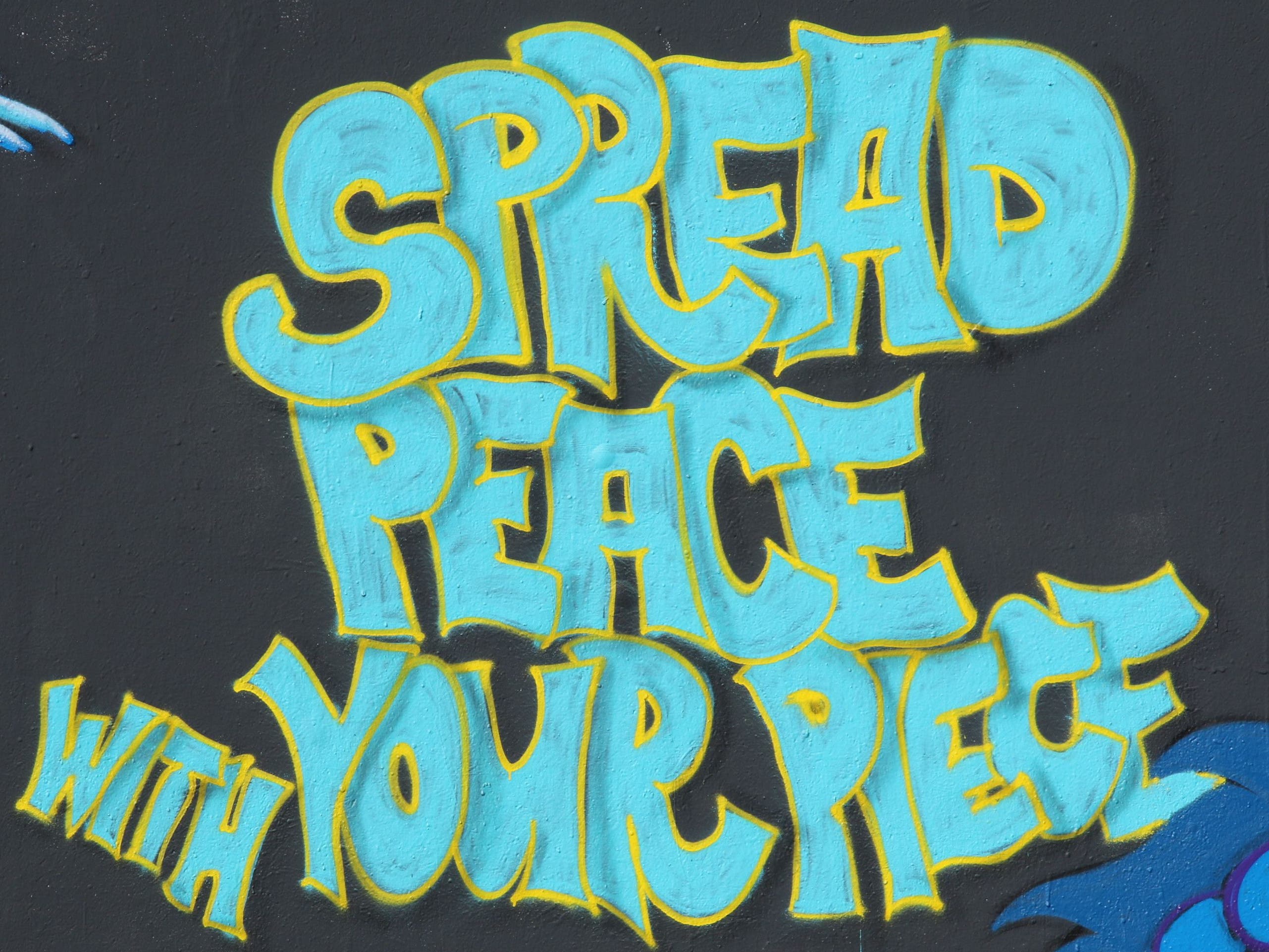 Klare Botschaft: Verbreite Frieden mit Deinem Graffitti.
