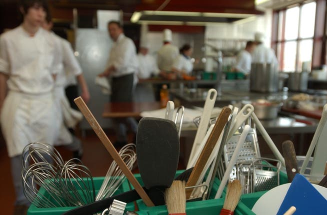 Apprentices make up the largest group of scholarship recipients: cooking apprentices in Weinfelden.