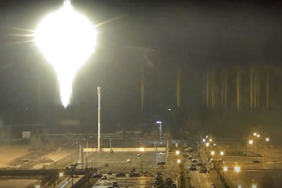 Bilder einer Webcam sollen mögliche Detonationen nahe des Atomkraftwerks Saporischschja zeigen.