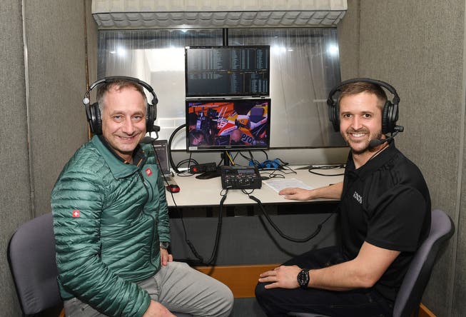 In neuer Rolle: Co-Kommentator Tom Lüthi (rechts) mit SRF-Reporter Claude Jaggi beim Motorrad-GP von Katar. 