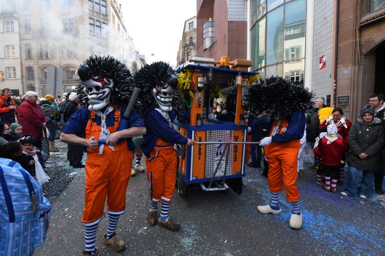 Die Wäägeli-Parade – im Bild die Bebbi Waggis – entschädigte die Wenigsten für den ausgefallenen Cortège.