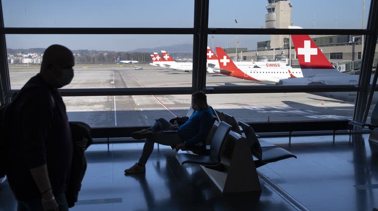 Düstere Stimmung in der Reisebürobranche: Die Haltung der Swiss bezüglich Flugannullationen sorgt für Aufruhr. (Laurent Gillieron / KEYSTONE)