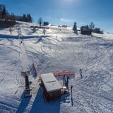 Auch der Skilift Gähwil konnte vor Weihnachten den Betrieb aufnehmen. Bild von Ende November 2021. (Bild: PD)