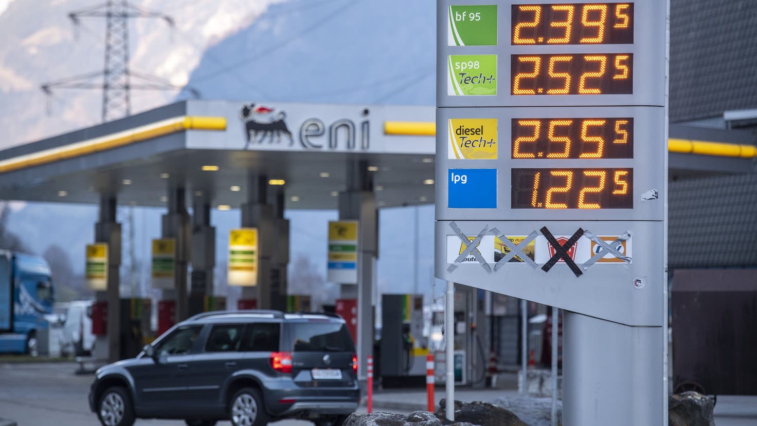 Risiko für Intransparenz: Im Frühling stiegen die Treibstoffpreise sprunghaft an. (Archivbild vom 10. März 2022) (Keystone)