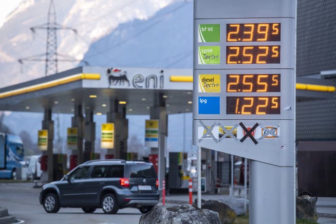 Die Steuern auf Benzin und Diesel sistieren? Dafür fehle die gesetzliche Grundlage, sagt der Bundesrat.
