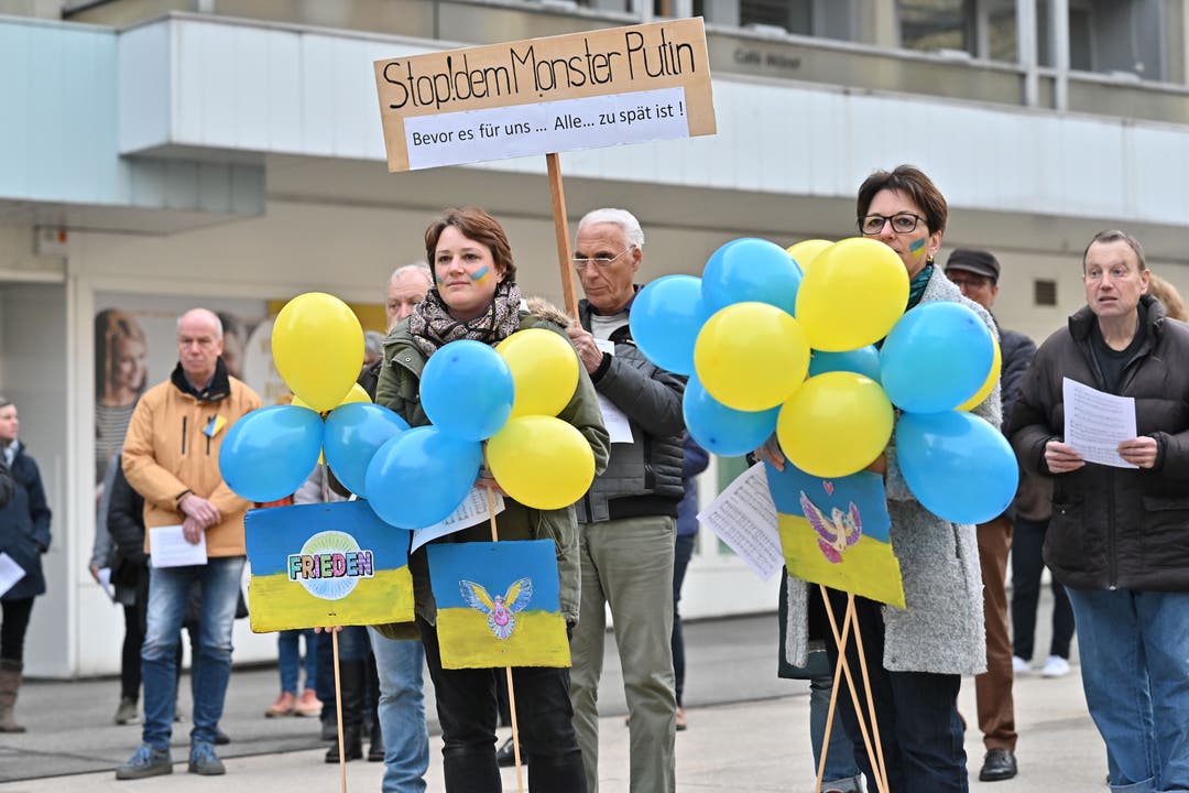 Blaue und gelbe Ballons als Zeichen der Solidarität mit der Ukraine.
