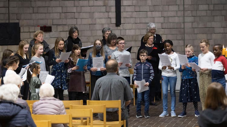 Der Kinder- und Jugendchor Olten/Starrkirch-Wil sang zusammen mit den beiden Kirchenchören aus Dulliken und Gretzenbach. (Patrick Lüthy)