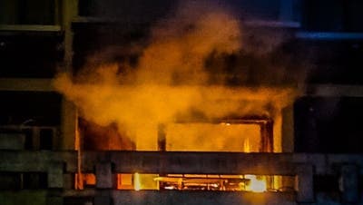 Der Brand in Grimentz im Unterwallis wurde in den frühen Morgenstunden von der Feuerwehr gelöscht. (Kapo VS)