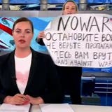 «Glaubt der Propaganda nicht»: Redaktorin crasht russische TV-Sendung mit Anti-Kriegs-Plakat