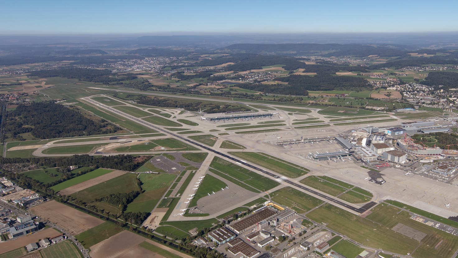 Die Flughafen Zürich AG plant einen Pistenausbau. Nach Corona hat sie ihre Spenden an flughafenfreundliche Parteien noch erhöht. (Bild: Ralph Bensberg/Flughafen Zürich)