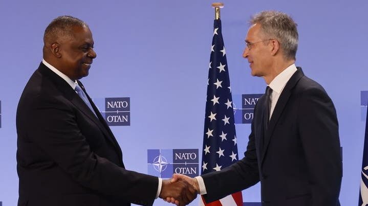 Der amerikanischer Verteidigungsminister Lloyd Austin (links) mit Generalsekretär Jens Stoltenberg beim Nato-Treffen in Brüssel. (Bild: Keystone)