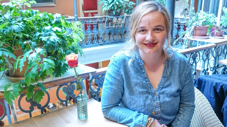 Die Badenerin Lina Hodel moderiert das erste Jugendliteratur-Minifestival «punkt.» im Royal. (Bild: Ursula Burgherr)