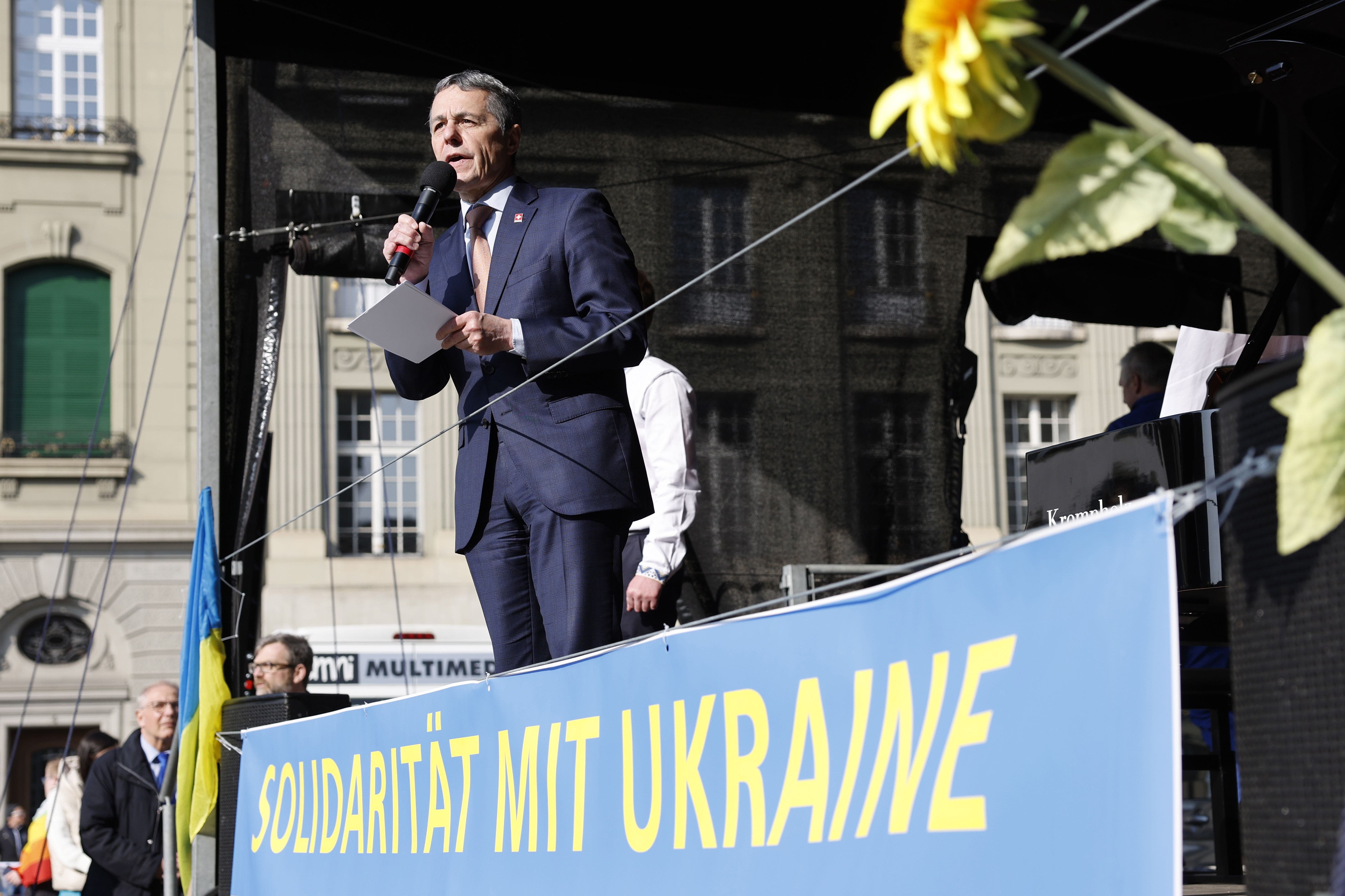 ... den zugeschalteten ukrainischen Präsidenten Wolodimir Selenski.