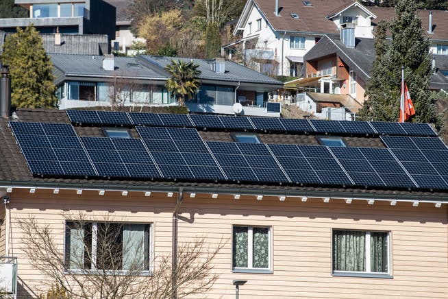 Der Luzerner Kantonsrat will die Installation von Solaranlagen auf privaten Liegenschaften besser fördern.