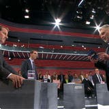 Führte zu vielen Beanstandungen: der hitzige Disput in der «Arena» zwischen Thomas Aeschi (l.) und Moderator Sandro Brotz. (SRF-Screenshot)