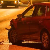 Autos seitlich kollidiert – zwei Verletzte