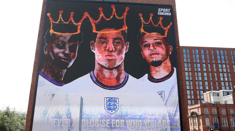 Entschuldige dich nie dafür, wer du bist: Wandbild für die englischen Penalty-Fehlschützen. (Bild: Charlotte Tattersall/Getty)
