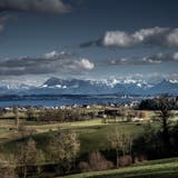 Der Sempachersee, gesehen von Oberkirch mit Blickrichtung Rigi (im Hintergrund). (Bild: Pius Amrein  (Oberkirch, 7. Februar 2022))