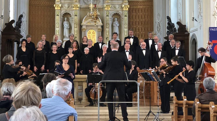 Der Oratorienchor Kreuzlingen wird begleitet vom Bodensee Barock Orchester. (Bild: Inka Grabowsky)