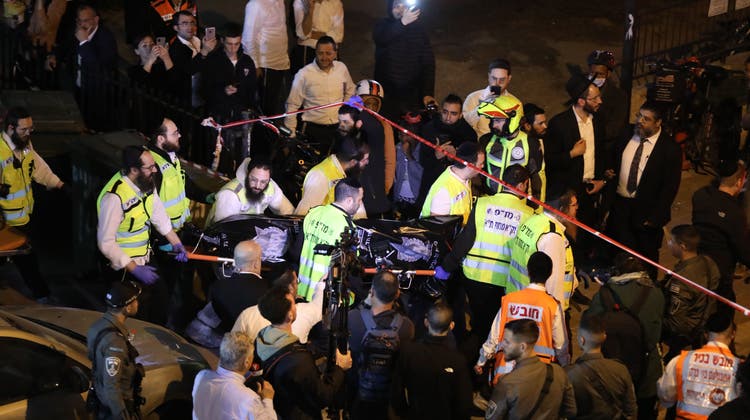 Nach israelischen Medienberichten tötete ein Palästinenser fünf Menschen. (Keystone)