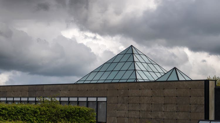 Nach den neuesten Skandalen hängen erneut düstere Wolken über der Universität St.Gallen. (Bild: Michel Canonica)
