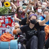 Klimaaktivisten demonstrieren im September 2020 in Bern. (Peter Klaunzer / KEYSTONE)