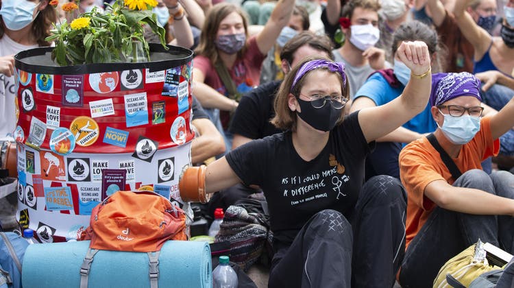 Klimaaktivisten demonstrieren im September 2020 in Bern. (Peter Klaunzer / KEYSTONE)