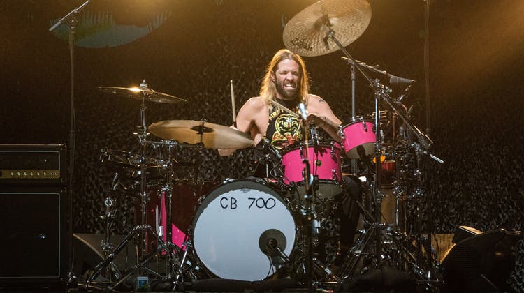 Taylor Hawkins, Schlagzeuger der Foo Fighters, starb vergangene Woche überraschend. Nun hat seine Bands alle Konzerte abgesagt. (Archivbild) (Keystone)