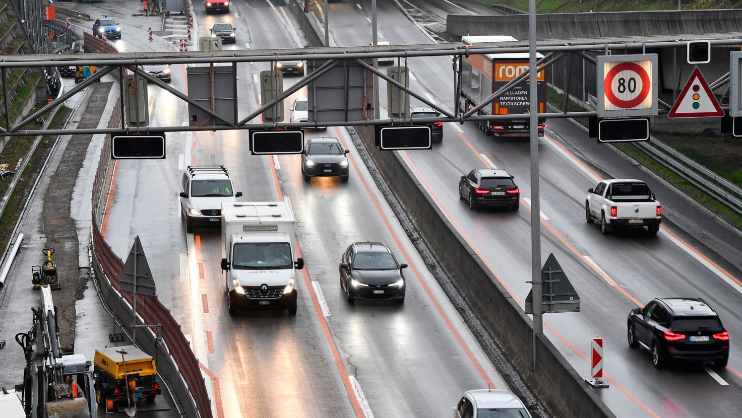 Wo und wie stark sollen die Autobahnen ausgebaut werden? Darüber entscheiden letztlich wohl die Stimmberechtigten. (Bild: Donato Caspari)