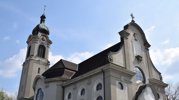 Das Bild zeigt die katholische Kirche St. Nikolaus in Brugg. (mhu (5. April 2017))