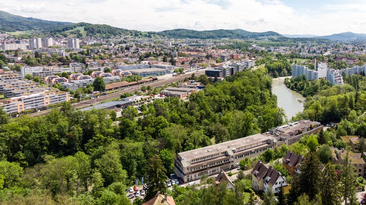 Baden ist der grösste Bezirk im Aargau: Blick vom Chrüzliberg nach Wettingen und auf die Webermühle (Neuenhof). (Sandra Ardizzone / BAD)