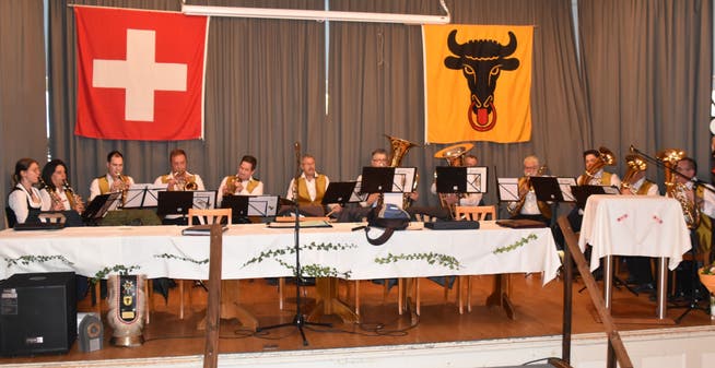 Zur Eröffnung der Jubiläumsversammlung überraschte die Blaskapelle Böhmisch plus die Veteranenfamilie musikalisch.