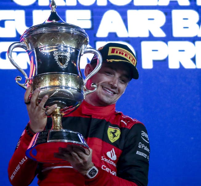 Charles Leclerc freut sich über den ersten Saisonsieg beim Grand Prix von Bahrain, seinem ersten Triumph seit 2019.