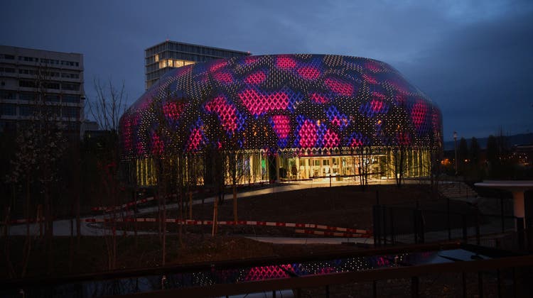 Leuchtende Aussenhülle: Über 30'000 LED-Kerne sorgen für Farbe. (Juri Junkov)