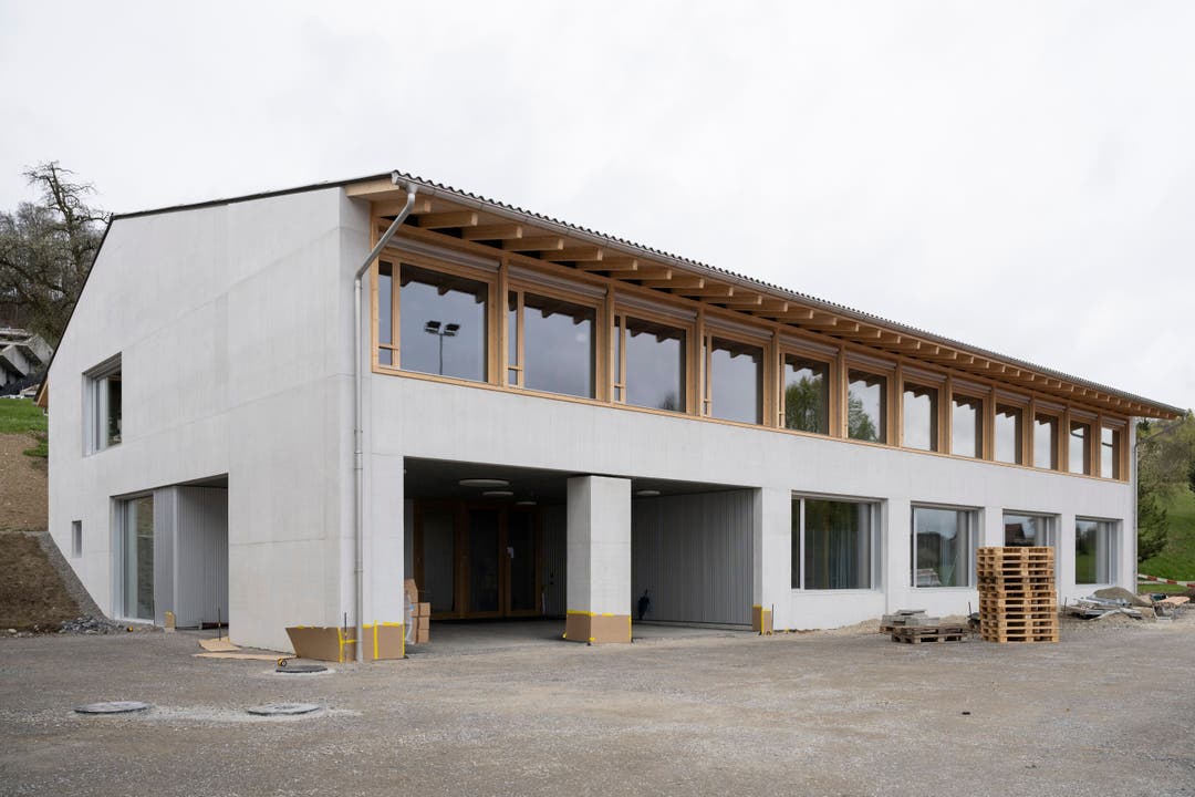 Nach 1,5 Jahren Bauzeit ist das neue Schulhaus in Birrwil fertig.