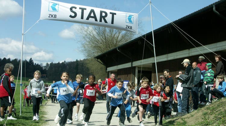 Am Sonntag wird im Wiesentäli endlich wieder gerannt. Hier der Start der Kinder im Jahr 2010. (zvg)