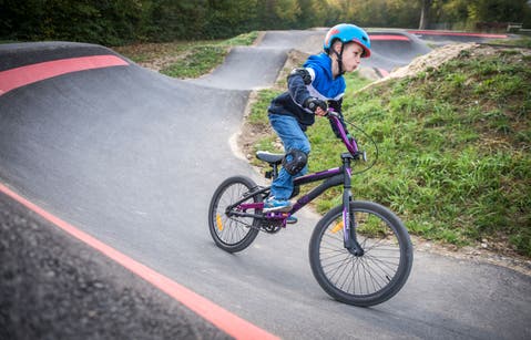 A small biker on the Frauenfelder Pumptrack.